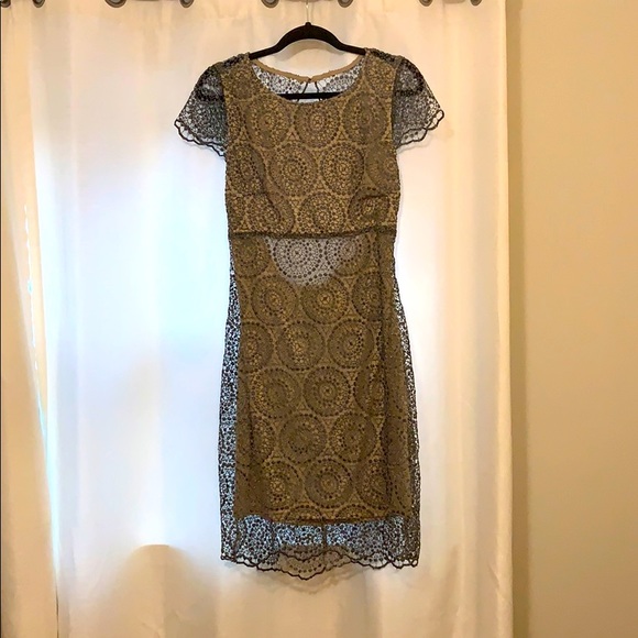 Open backed mid length lace dress - Picture 1 of 6